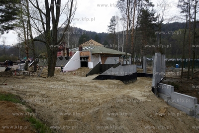 Uroczystosc zawieszenia wiechy na budowanym budynku...