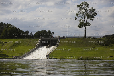 Skutki nawałnicy, która z piątku na sobotę przeszła...