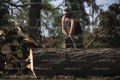 Skutki nawałnicy, która z piątku na sobotę przeszła...