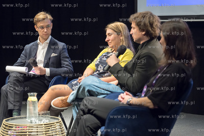 Spotkanie "Wojna obok nas. Historie odwagi, krzywdy,...