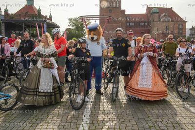 Przejazd rowerowy związany z otwarciem Ekostrady wzdłuż...