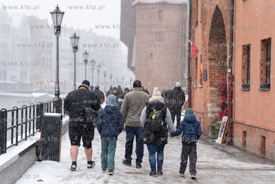 Zima w Gdańsku. Turyści na Długim Pobrzeżu. 30.12.2025...
