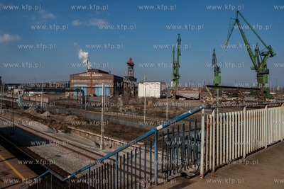 Gdańsk. Kładka przy przystanku SKM Gdańsk Stocznia....