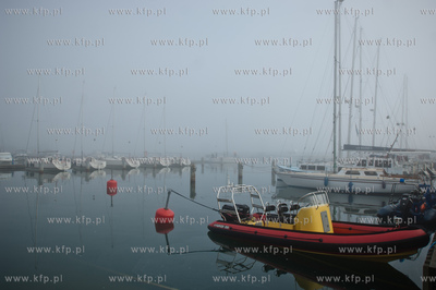 Gdynia. Mglista pogoda w porcie jachtowym. 
15.04.2012
fot....
