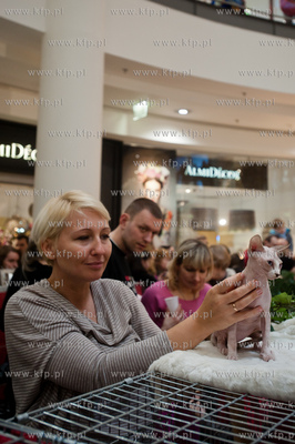 Gdansk. Galeria Baltycka. Obchody swiatowego dnia kota....