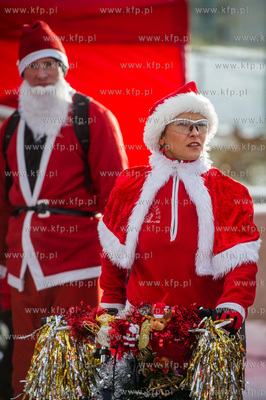 Gdansk. Parking pod Ergo Arena. Coroczna akcja Mikolaje...