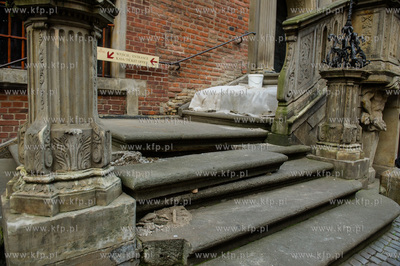 Gdańsk. Remont zabytkowego przedproża Ratusza Głównomiejskiego.
18.10.2017
fot....