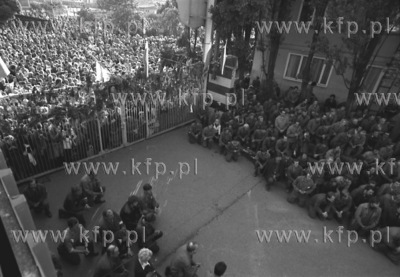 Strajk w Stoczni Gdanskiej im Lenina. Nz. msza w Stoczni...