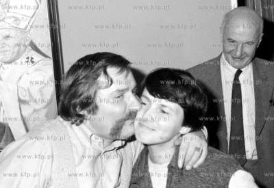 Lech Walesa - pierwszy dzien po opuszczniu "internatu"....