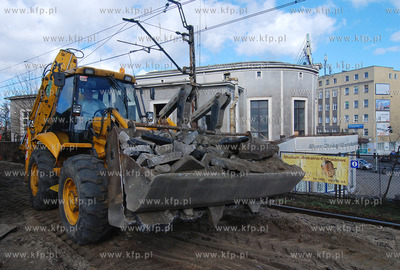Gdynia. Remont peronu i torowiska Szybkiej Kolei Mejskiej
4.03.2008
Fot....