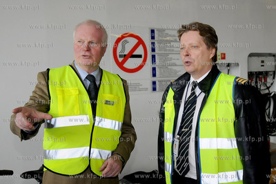 Gdynia. Do nabrzeza w Baltyckim Terminalu Kontenerowym...