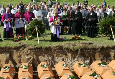 Szczecin/Glinna/zachodniopomorskie. Na cmentarzu wojennym...