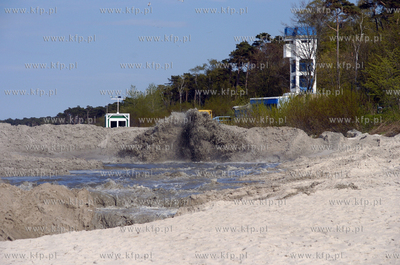 W Ustce rozpoczela sie odbudowa wschodniej plazy, tak...