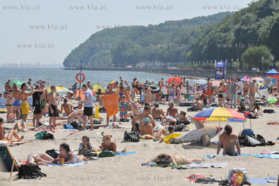 Tlumy turystow i plazowiczow na plazy w Gdyni Srodmiesciu
11.07.2010
Fot....