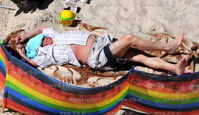 Gorace klimaty na plazy w Kolobrzegu.
11.07.2010
fot....