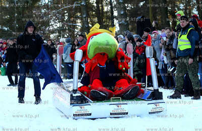 Druga edycja Crezy slide - Zjazdu na byle czym, odbywajaca...