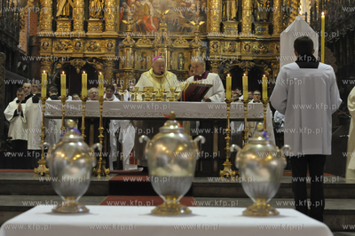 Msza Krzyzma w katedrze pelplinskiej sprawowana przez...