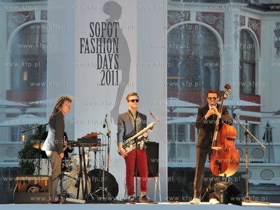 Plac Zdrojowy k. molo w Sopocie. Sopot Fashion Days...