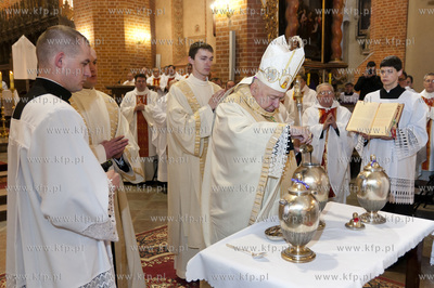 Wielki Czwartek, Msza Krzyzma w katedrze pelplinskiej...