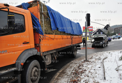 Wypadek na Alei Grunwaldzkiej na wysokości skrzyżowania...