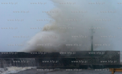 Sztormowa pogoda w Ustce 31.01.2013 
fot. Pahaoo/KFP