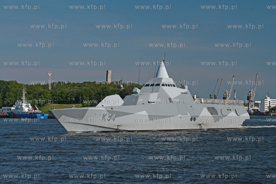 Okret HSwMS Nykoping opuszcza Gdansk. Nowoczesna szwecka...