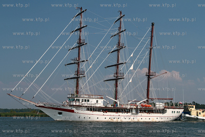 Zaglowiec szkolny Le Quy Don wybudowany w gdanskiej...