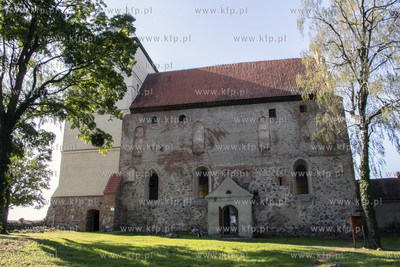 Zamek krzyżacki komornicki w Bezławkach w województwie...