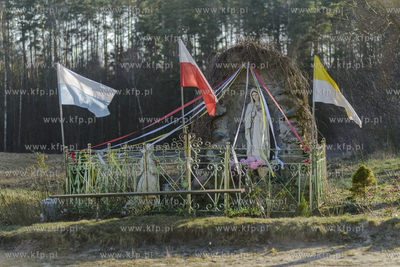 Wiejska kapliczka Matki Boskiej w wiosce Ropuchy
22.03.2020
Fot....