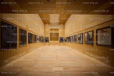 Wystawa obrazów Zdzisława Beksińskiego w Teatrze...