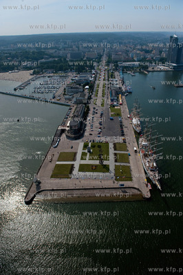 Gdynia w przeddzien Zlotu Zaglowcow 28.06.2009 fot....