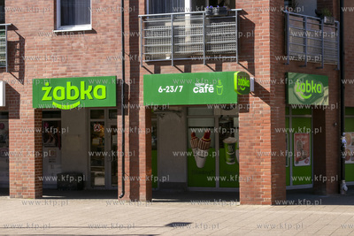 Sklep sieci Żabka na alei księdza Józefa Waląga...