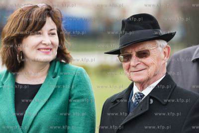 Gdynia. 9. rocznica katastrofy smoleńskiej. Uroczystość...