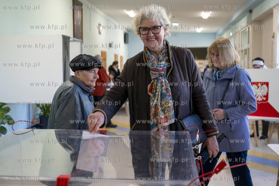Wybory prezydenckie 2025 w Sopocie. Głosowanie w lokalu...