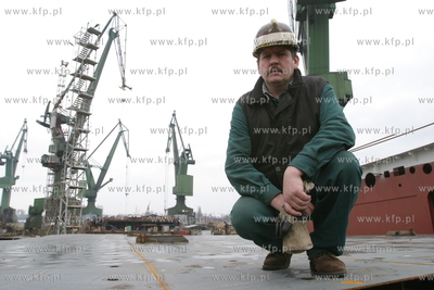 Marek Bronk - pracownik Stoczni Gdanskiej nalezacej...