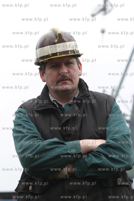 Marek Bronk - pracownik Stoczni Gdanskiej nalezacej...