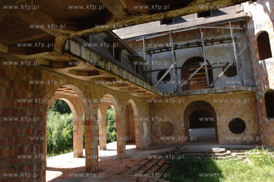 Wnetrze zamku w Lapalicach, polozonego miedzy Chmielnem...