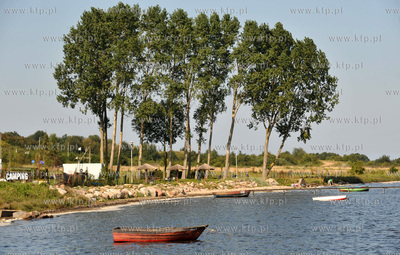 Swarzewo nad Zatoka Pucka. Male molo z zacumowanymi...