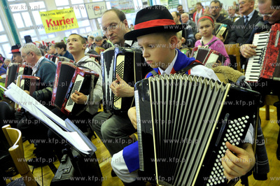 Kartuzy. Dzien Jednosci Kaszubow. Podczas uroczystosci...