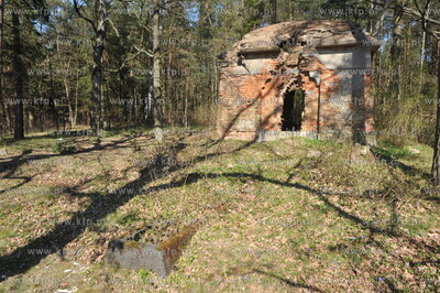 Grobowiec rodziny Gralathow na opuszczonym i zapomnianym...