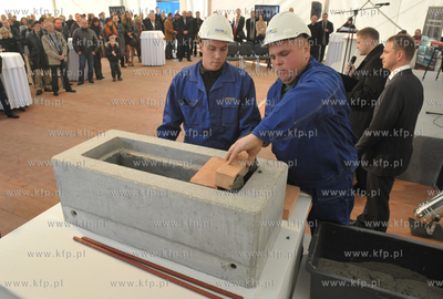 Uroczystosc wmurowania kamienia wegielnego pod budowe...