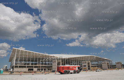 Uroczystosc zawieszenia wiechy nad nowo budowanym terminalem...