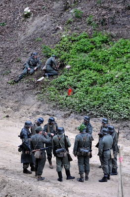 Wyburzanie Mostku Weisera Dawidka na gdanskiej Strzyzy....