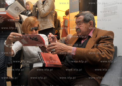 Gdansk, ul. Szeroka. Gdanska Galeria Guntera Grassa...