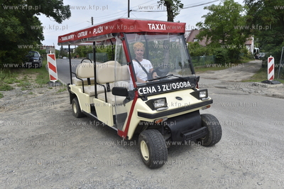 Sobieszewo.Pojazd elektryczny Melex uzupełniający...