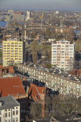 Gdańsk.Wieżowce mieszklane na ul. Dokie, w głebi...