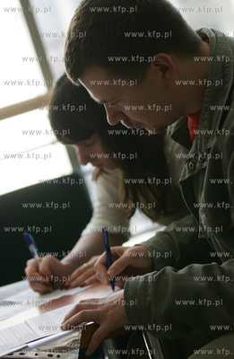 Gdansk. Urzad Skarbowy nr 1. Podatnicy skladaja zeznania...