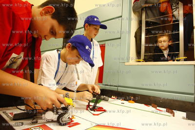 Gdansk. Miedzynarodowy turniej budowy robotów FIRST...