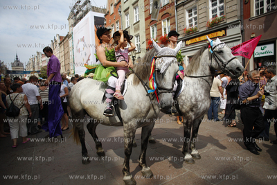 Gdansk. Festiwal Szekspirowski. Dziecieca parada festiwalowa...