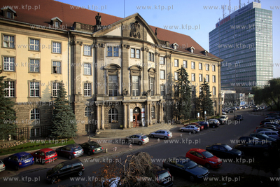 Gdansk. Budynek Dyrekcji Okręgowej Kolei Państwowych.
07.11.2011
fot....